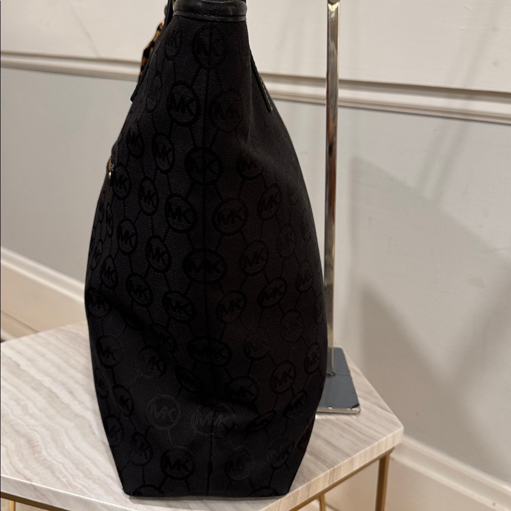 Michael Kors Bennet Black Signature Logo Tote - Picture 6 of 17